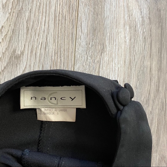 Vintage Ladies’ 1990’s Black Crepe LBD Halter Neck Fitted Cocktail Dress [XS] - Picture 7 of 9